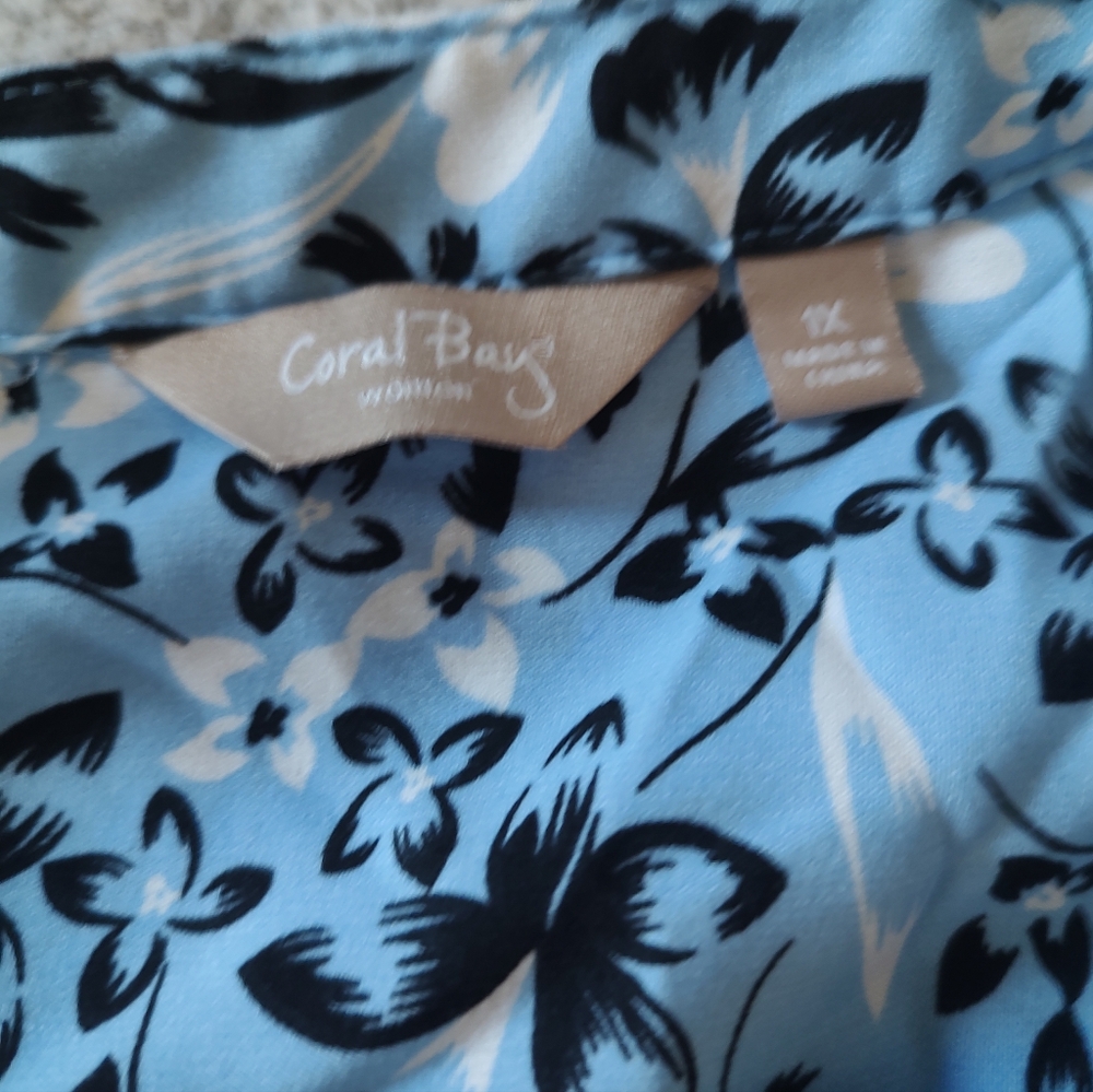 Coral Bay Blue Black Floral Top 1X Button Down - Picture 2 of 4